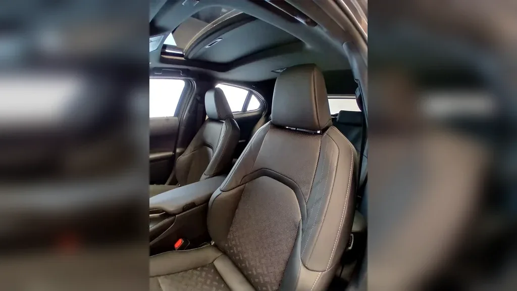 Lexus Ux 300e - Imagem 19