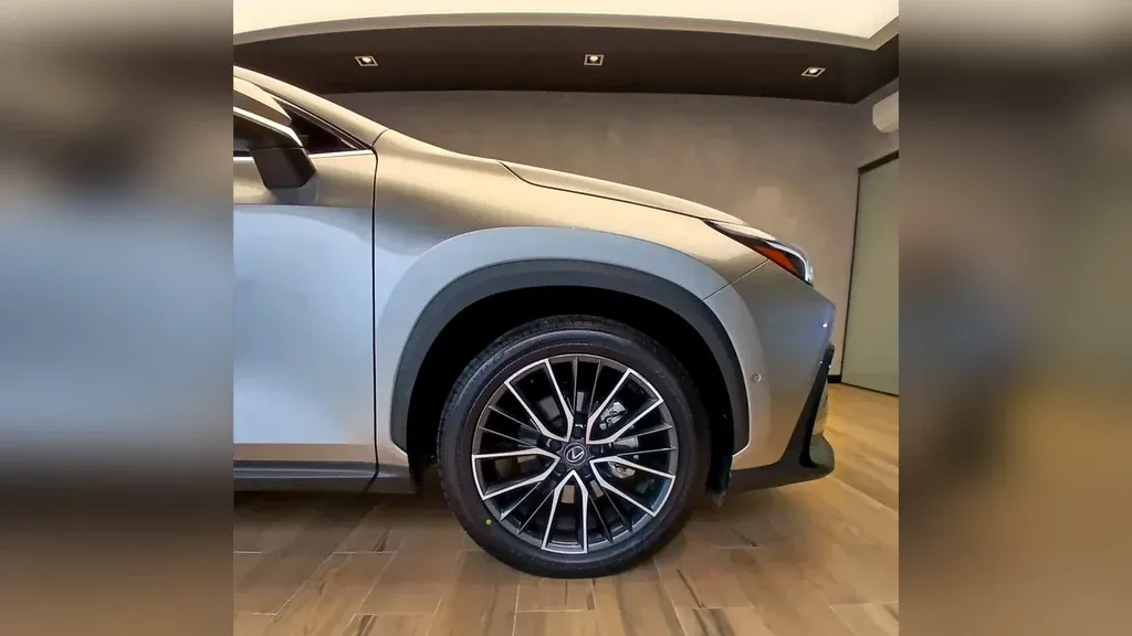 Lexus Nx 450h+ - Imagem 8