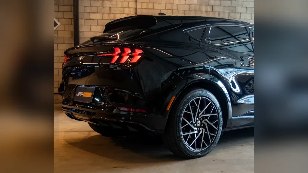 Ford Mustang Mach-e - Imagem 3