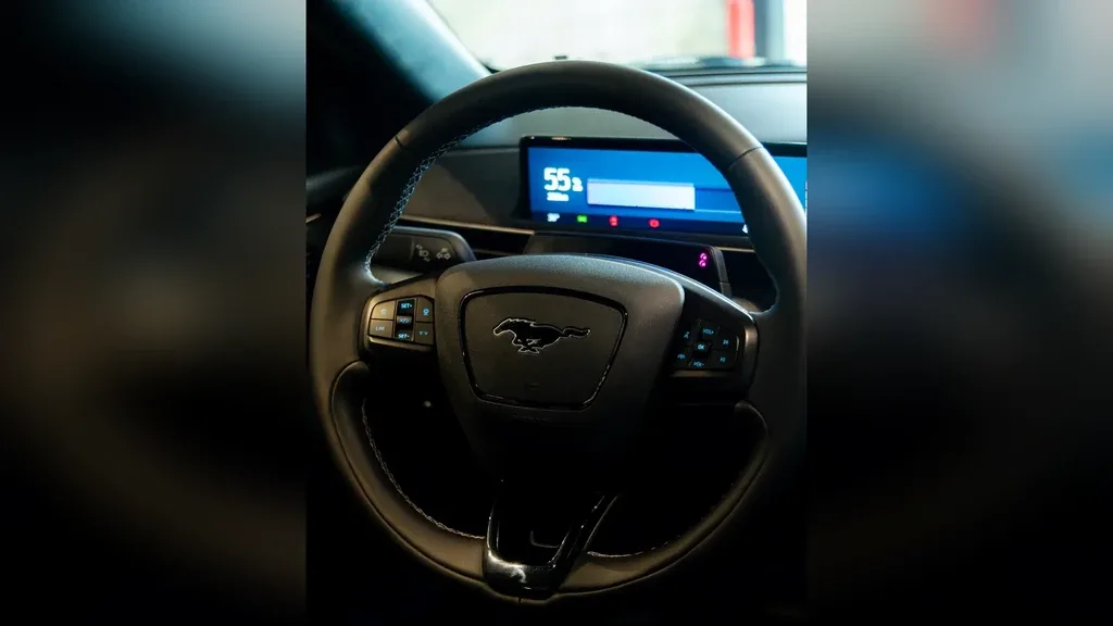 Ford Mustang Mach-e - Imagem 7