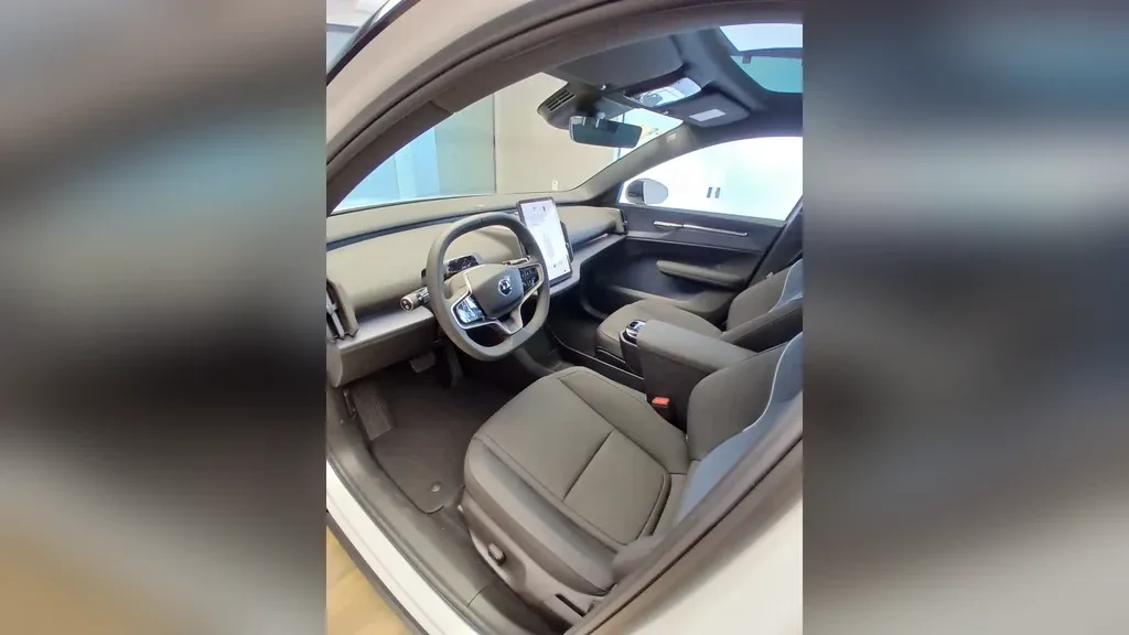 Volvo EX30 - Imagem 12