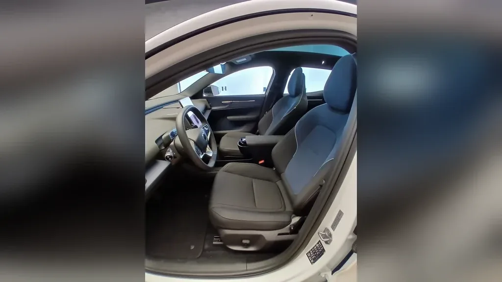 Volvo EX30 - Imagem 18