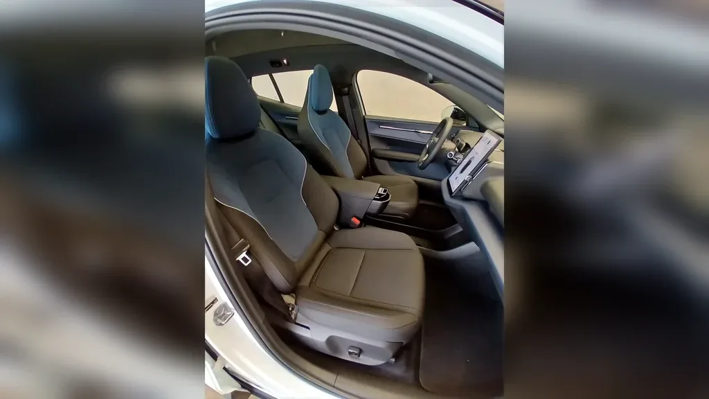 Volvo EX30 - Imagem 19