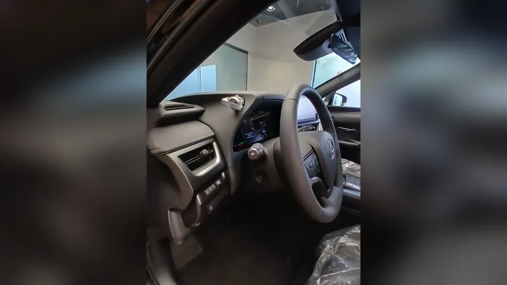 Lexus Ux 300e - Imagem 11