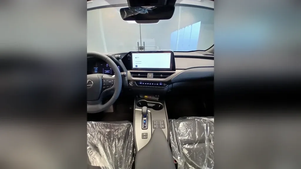 Lexus Ux 300e - Imagem 14