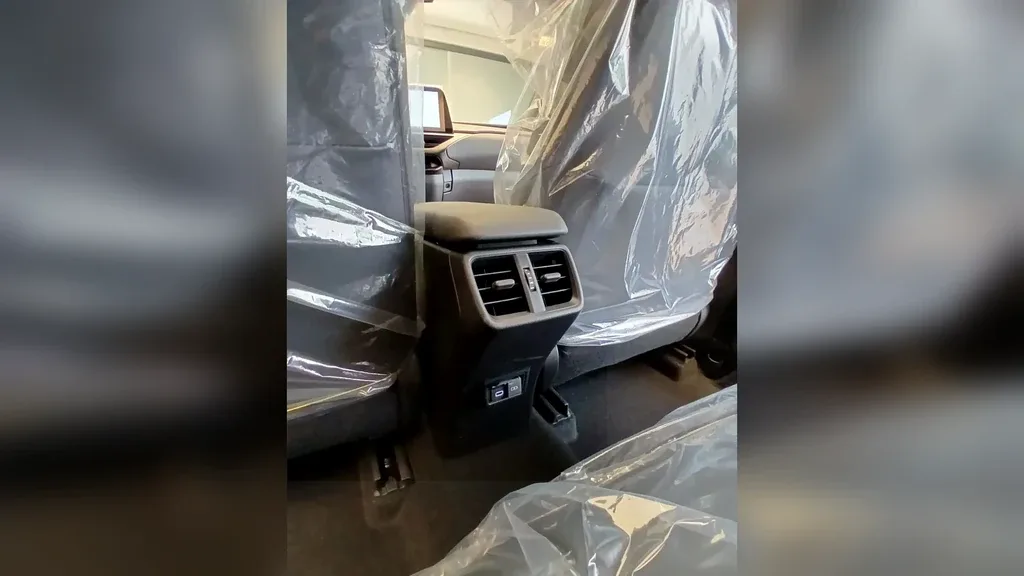 Lexus Ux 300e - Imagem 15