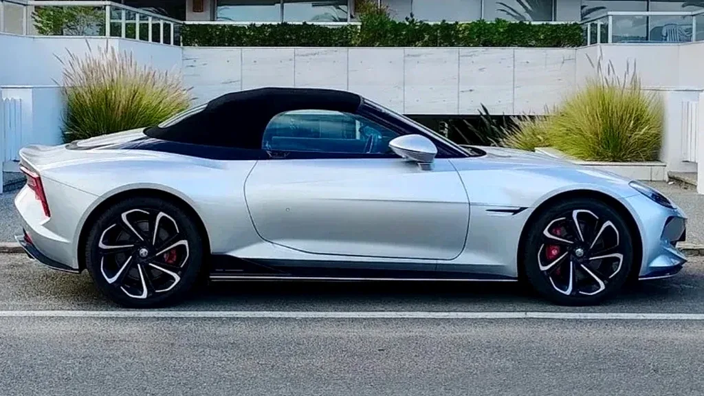 Mg Motor Cyberster - Imagem 12