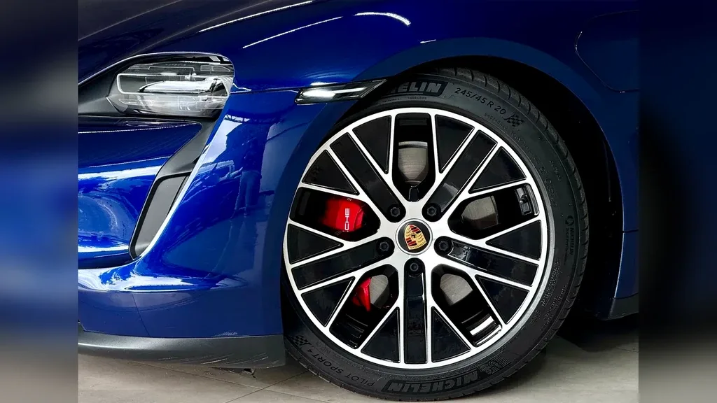 Porsche Taycan - Imagem 11