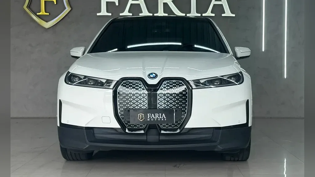 BMW Ix - Imagem 2