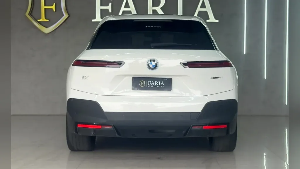 BMW Ix - Imagem 6