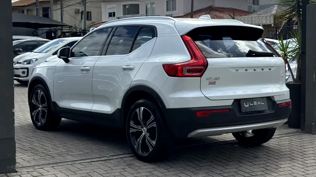 Volvo XC40 Recharge Plug-in Hybrid - Imagem 4