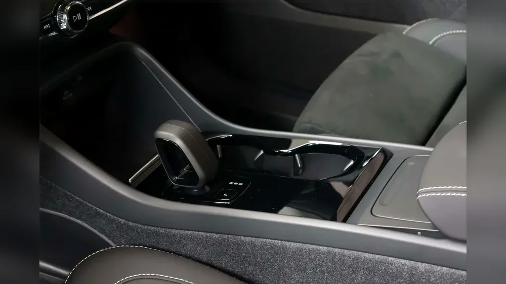 Volvo C40 Recharge - Imagem 12