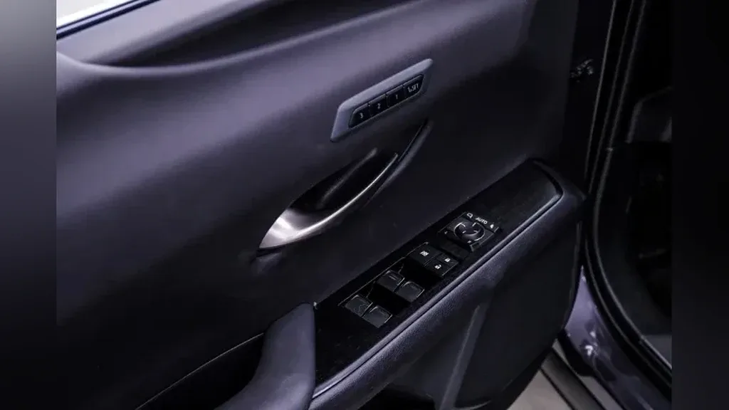 Lexus Ux 300e - Imagem 12