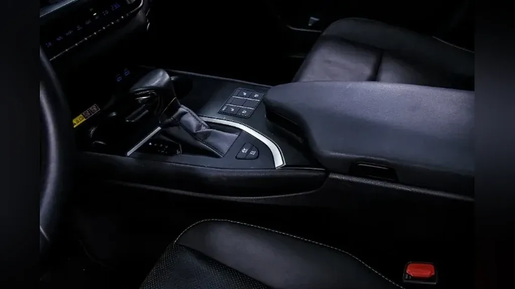 Lexus Ux 300e - Imagem 16