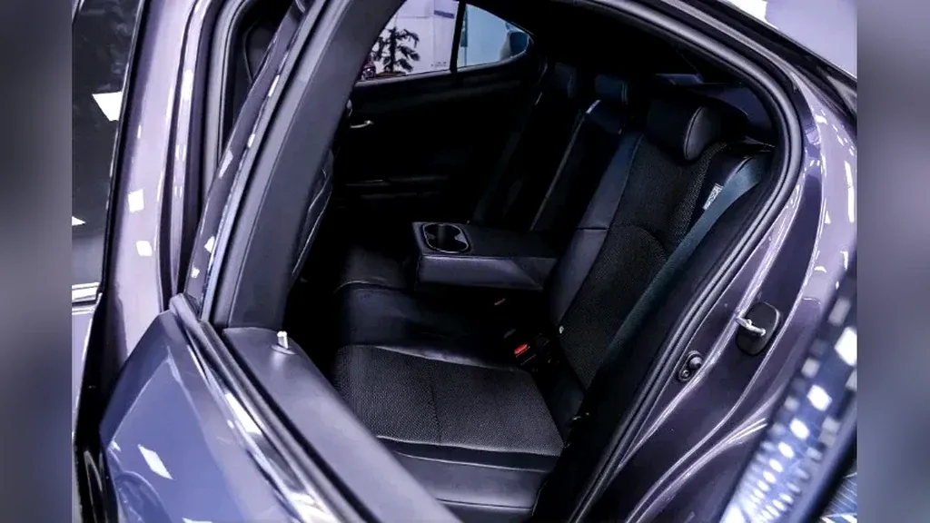 Lexus Ux 300e - Imagem 17