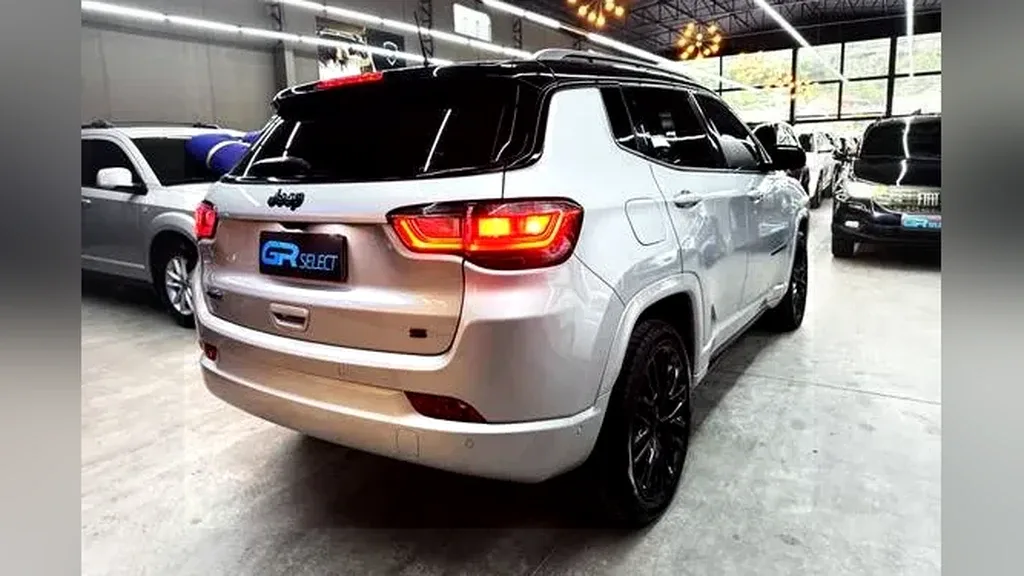 Jeep Compass 4xe Plug-in Hybrid - Imagem 8