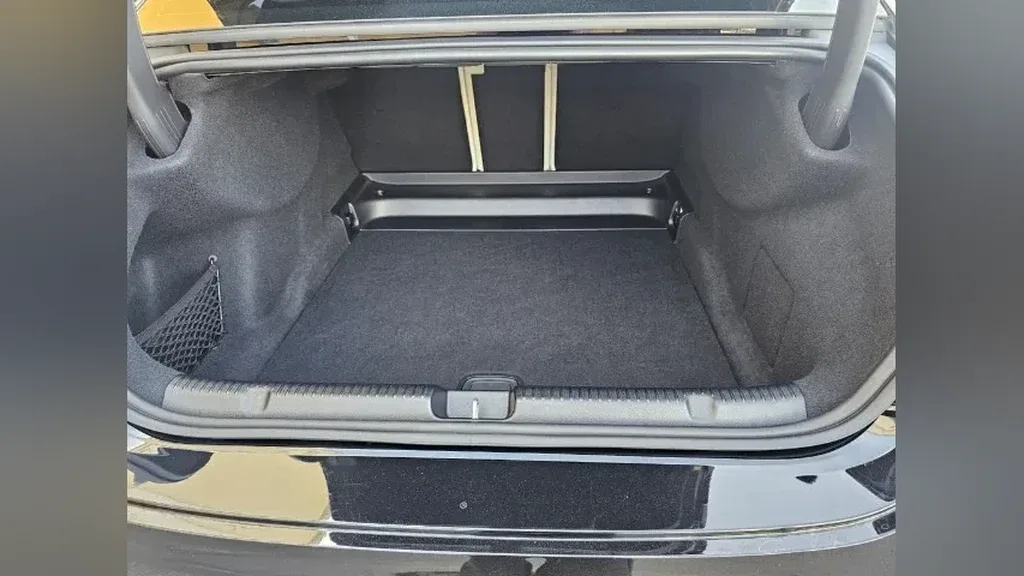 Mercedes Eqe 300 - Imagem 18