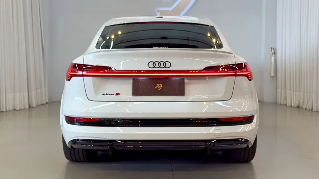 Audi E-tron S Sportback - Imagem 11