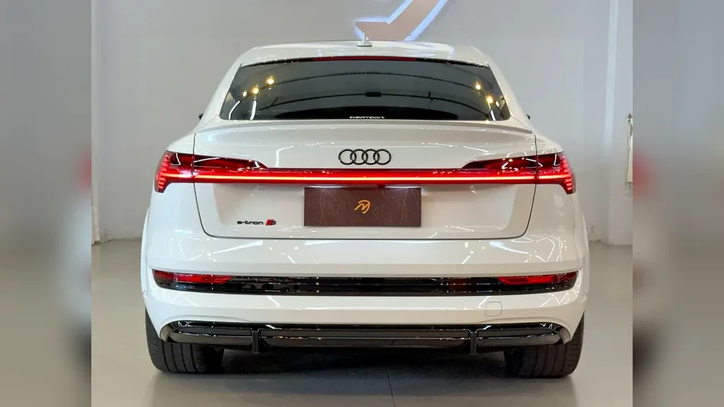 Audi E-tron S Sportback - Imagem 12