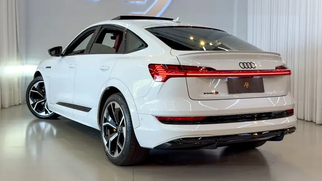 Audi E-tron S Sportback - Imagem 13
