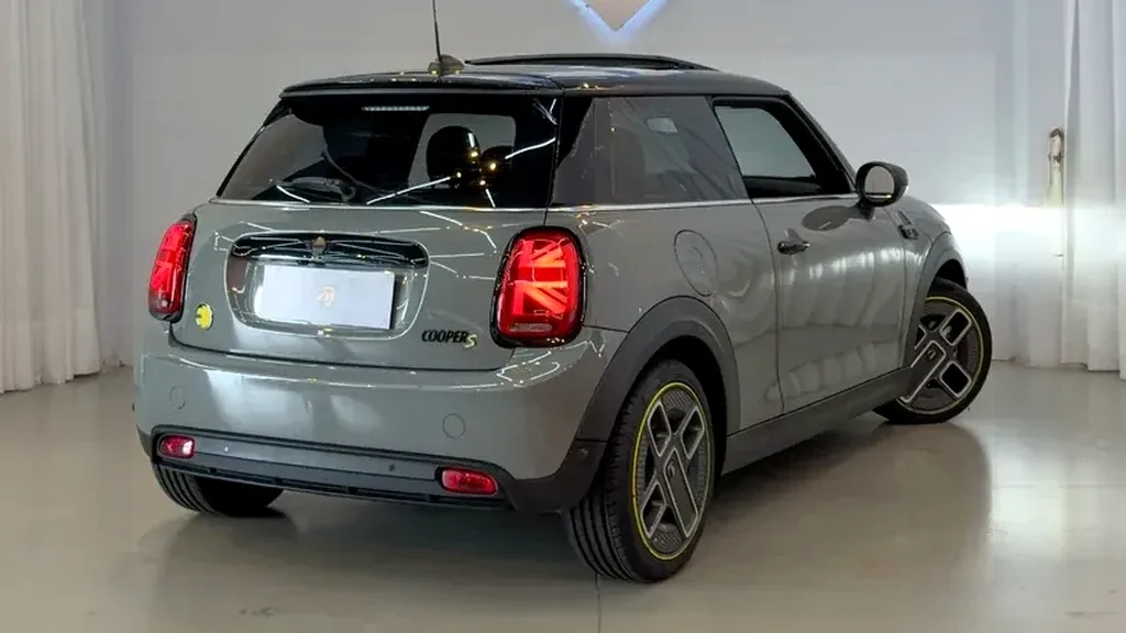 Mini Cooper SE - Imagem 13