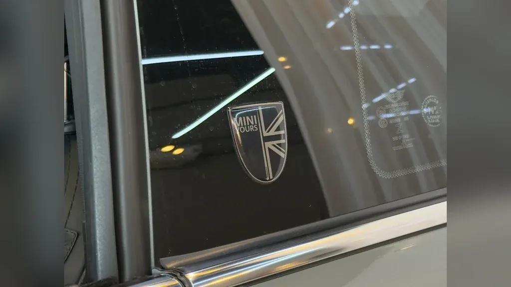 Mini Cooper SE - Imagem 16