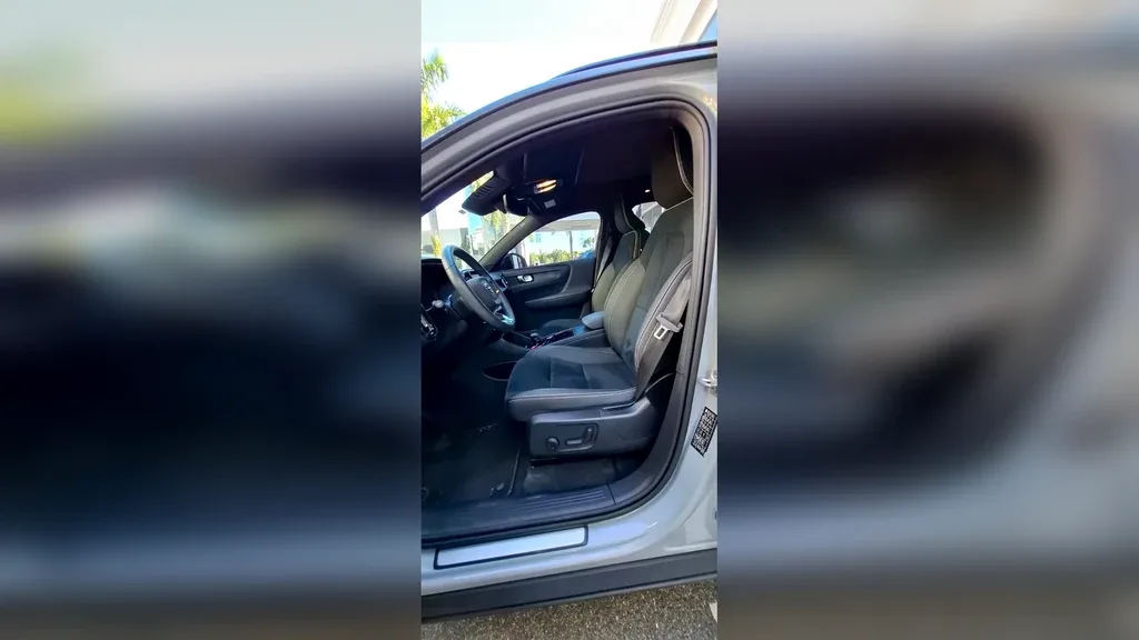 Volvo XC40 Recharge - Imagem 11