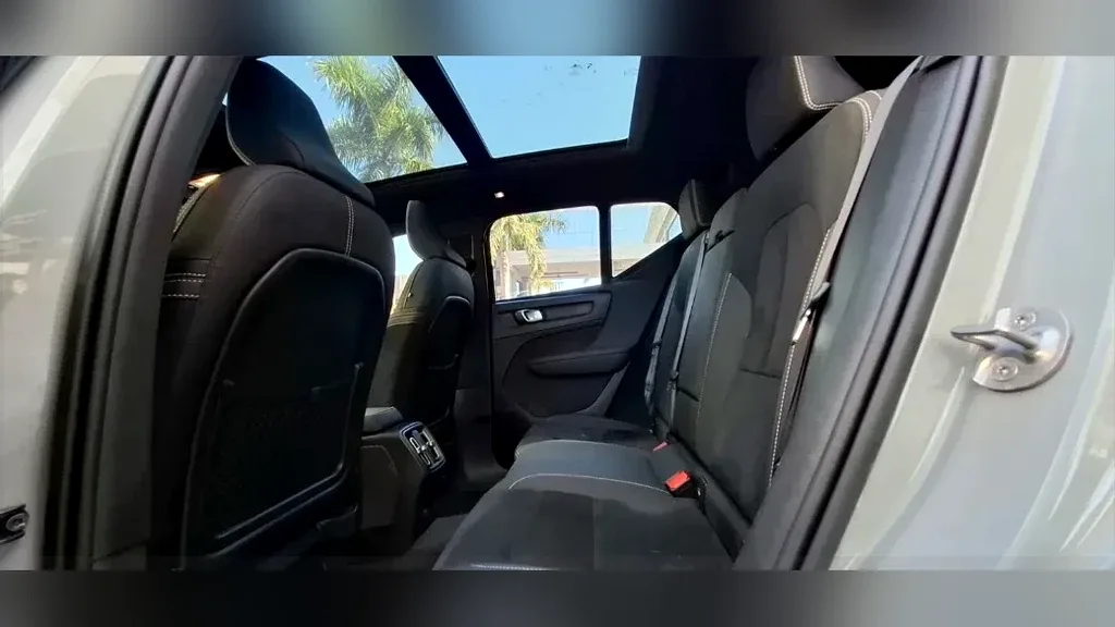 Volvo XC40 Recharge - Imagem 13