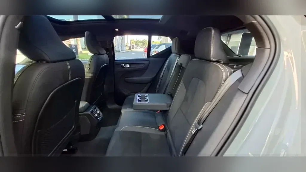 Volvo XC40 Recharge - Imagem 14