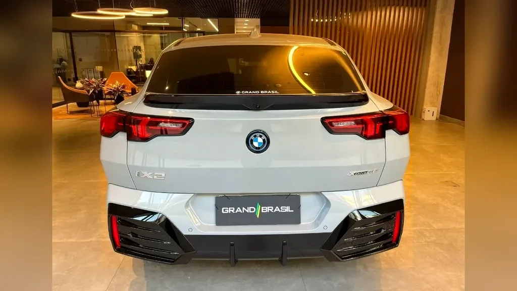 BMW Ix - Imagem 2