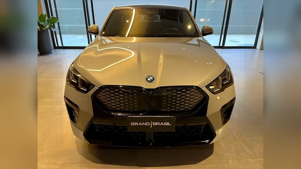 BMW Ix - Imagem 3