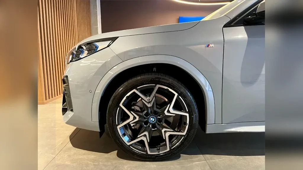 BMW Ix - Imagem 8