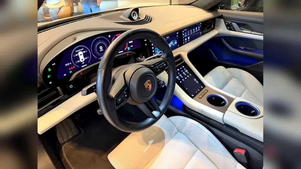 Porsche Taycan - Imagem 12