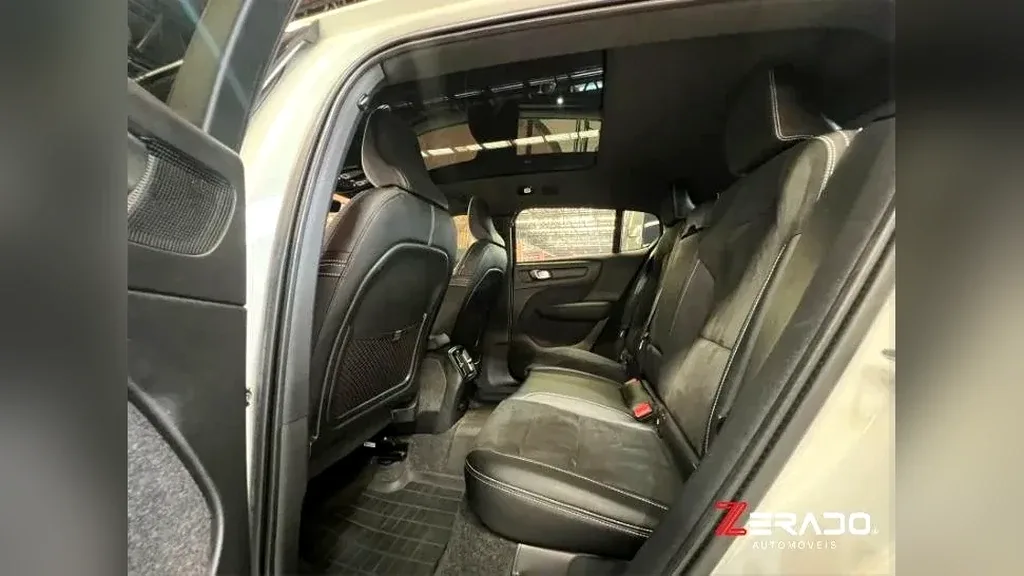 Volvo C40 Recharge - Imagem 12