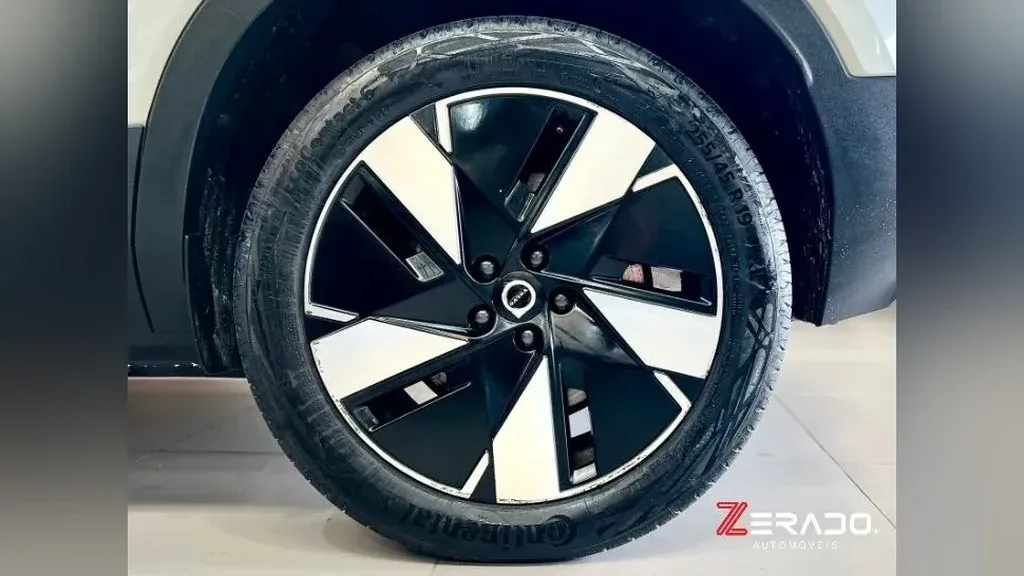 Volvo C40 Recharge - Imagem 14