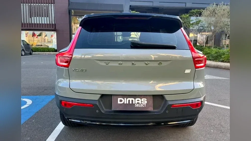 Volvo XC40 Recharge - Imagem 4