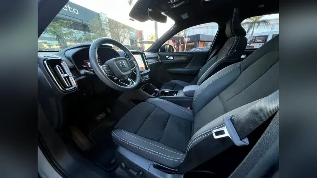 Volvo XC40 Recharge - Imagem 9