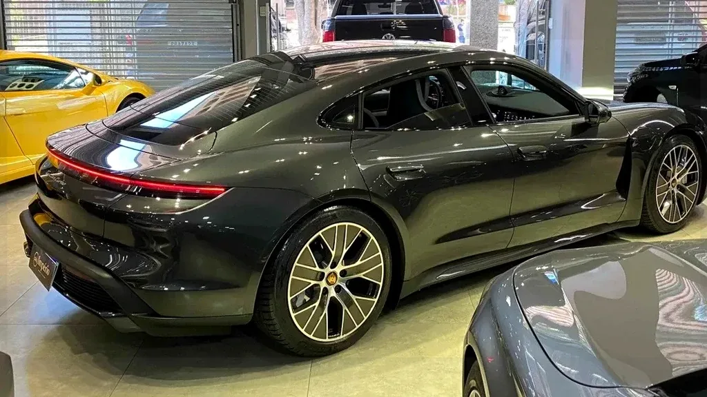 Porsche Taycan - Imagem 4