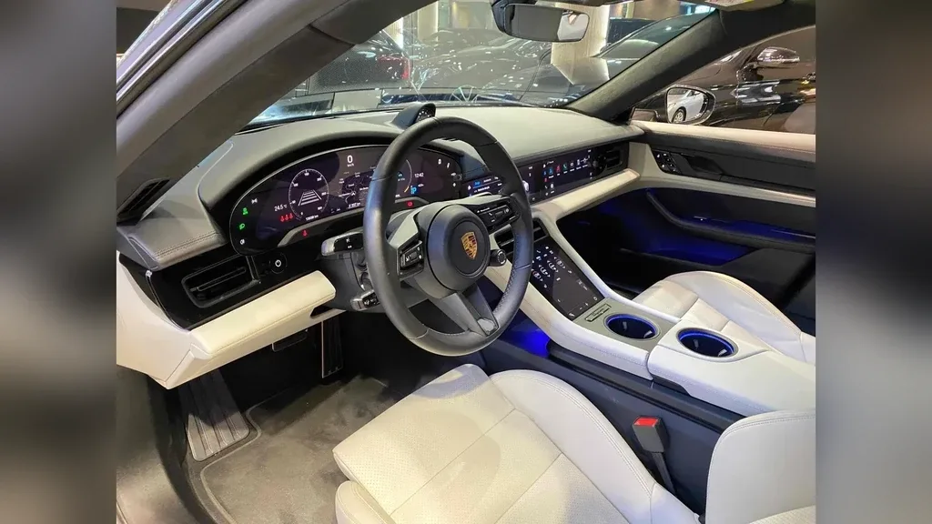 Porsche Taycan - Imagem 11