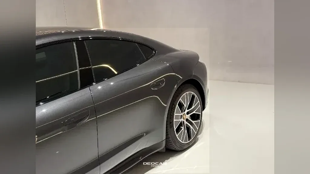 Porsche Taycan - Imagem 20