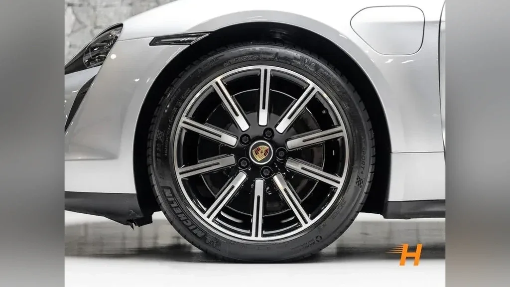 Porsche Taycan - Imagem 6