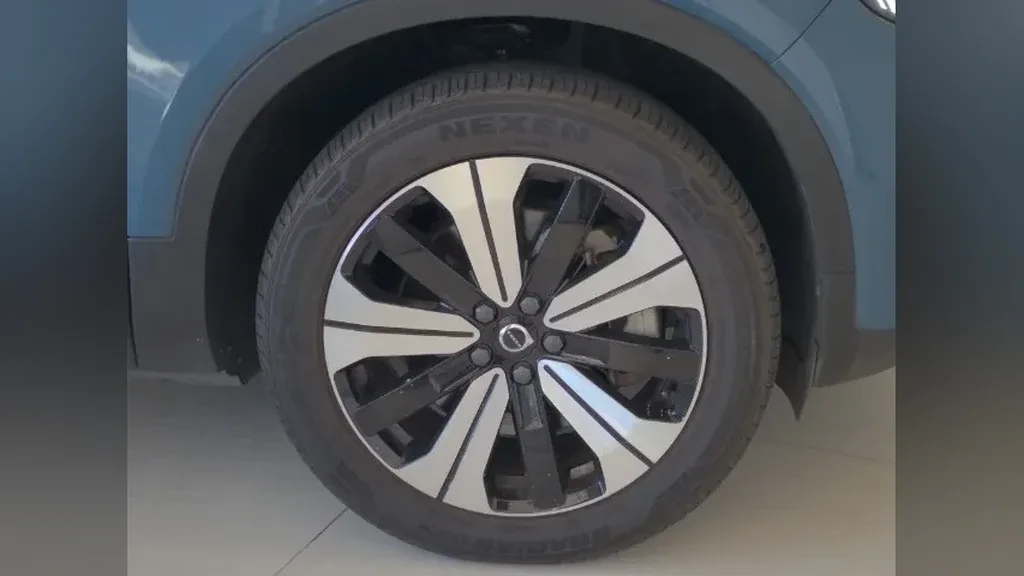 Volvo XC40 Recharge - Imagem 8