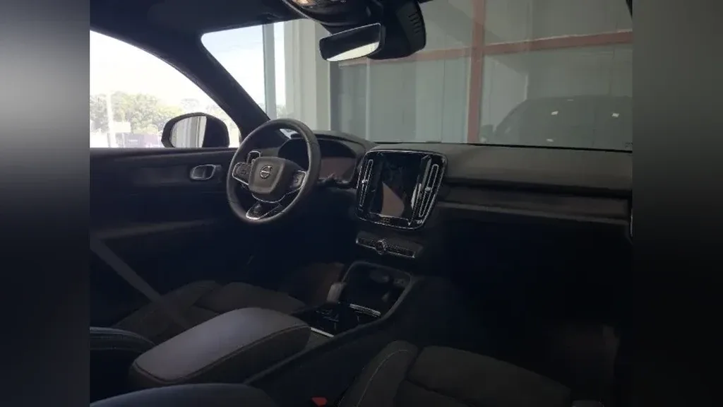 Volvo XC40 Recharge - Imagem 12