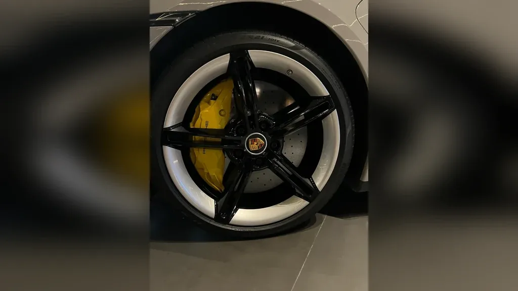 Porsche Taycan - Imagem 4