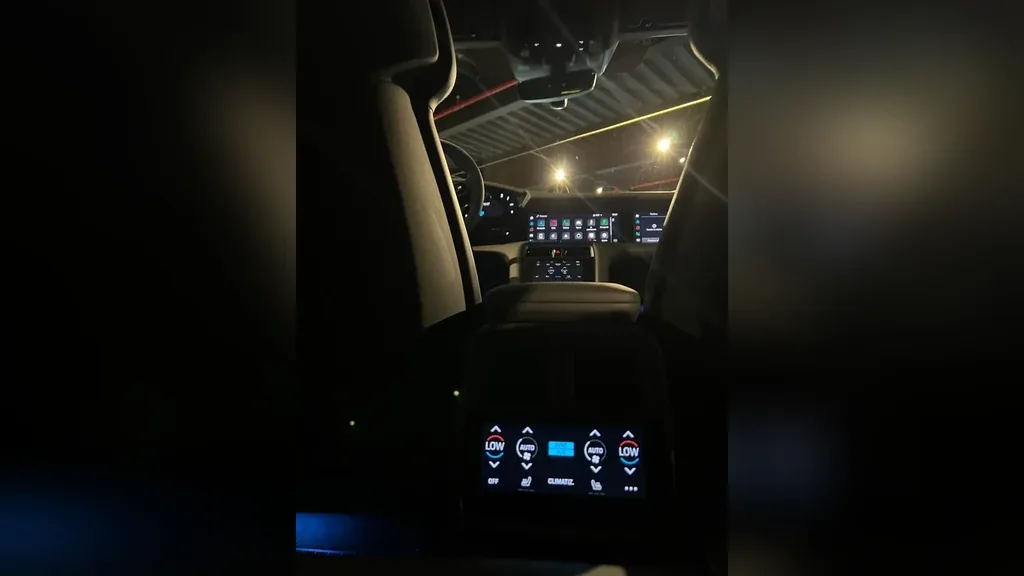 Porsche Taycan - Imagem 12