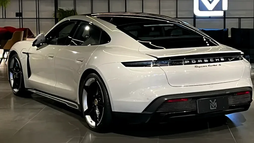 Porsche Taycan - Imagem 13