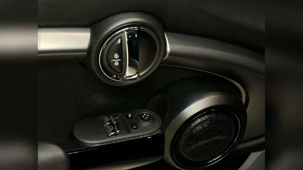 Mini Cooper SE - Imagem 14