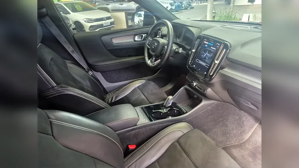 Volvo XC40 Recharge - Imagem 4