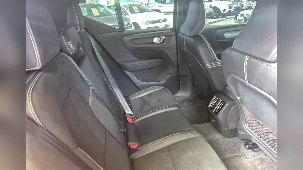 Volvo XC40 Recharge - Imagem 6