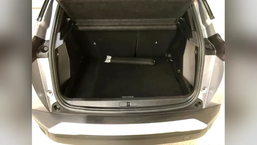 Peugeot E-2008 - Imagem 8